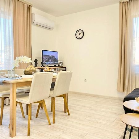 Central Apartment For 4 Guests Next To State Opera Stara Zagora Esterno foto